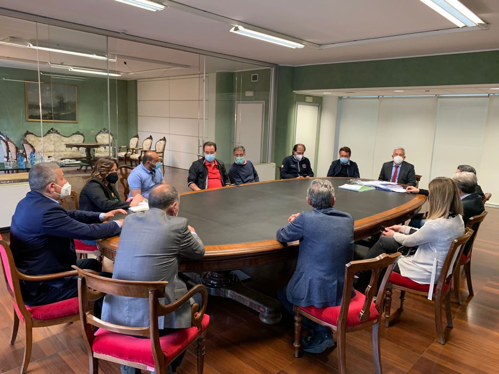 Vaccini, il sindaco di Rende Manna scrive a La Regina e Varone: “Ora si pensi a vaccinare ristoratori e albergatori”