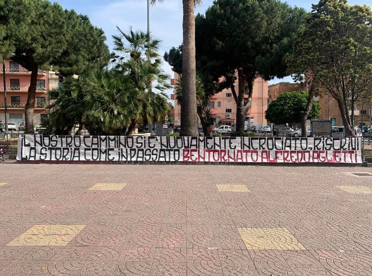 Reggina, subito striscione degli ultras dedicato ad Alfredo Aglietti