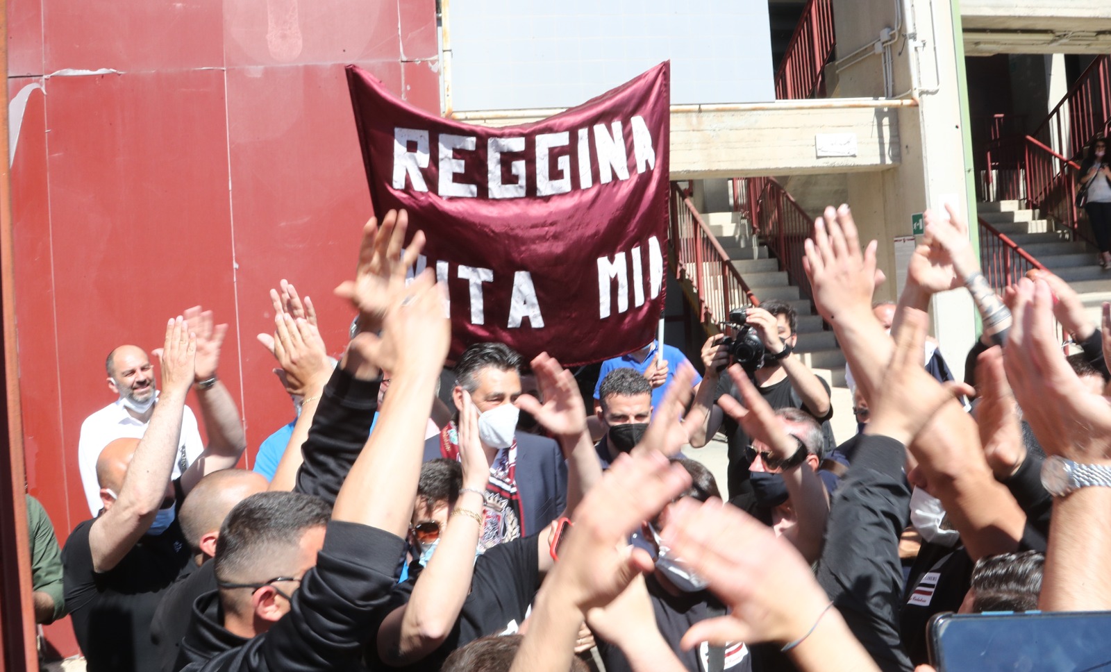 Come 25 anni fa, Alfredo Aglietti travolto dall’affetto dei tifosi della Reggina