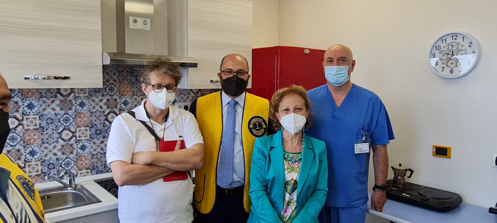 Reggio Calabria – Lions Club Reggio Host e Soroptimist donano una cucina al GOM in segno di riconoscenza