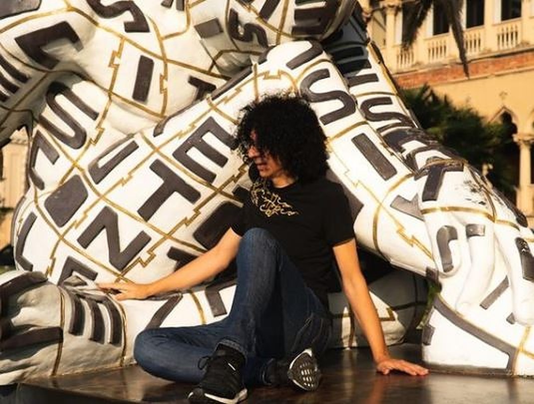 Giovanni Allevi: “Reggio Calabria città splendida” e ammette il suo debole per le opere di Rabarama
