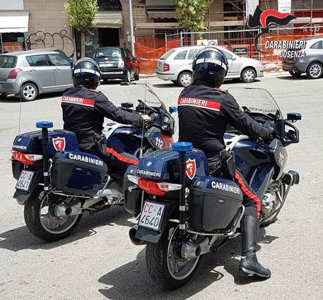 Aggredirono coppia di fidanzati: 7 indagati nel cosentino