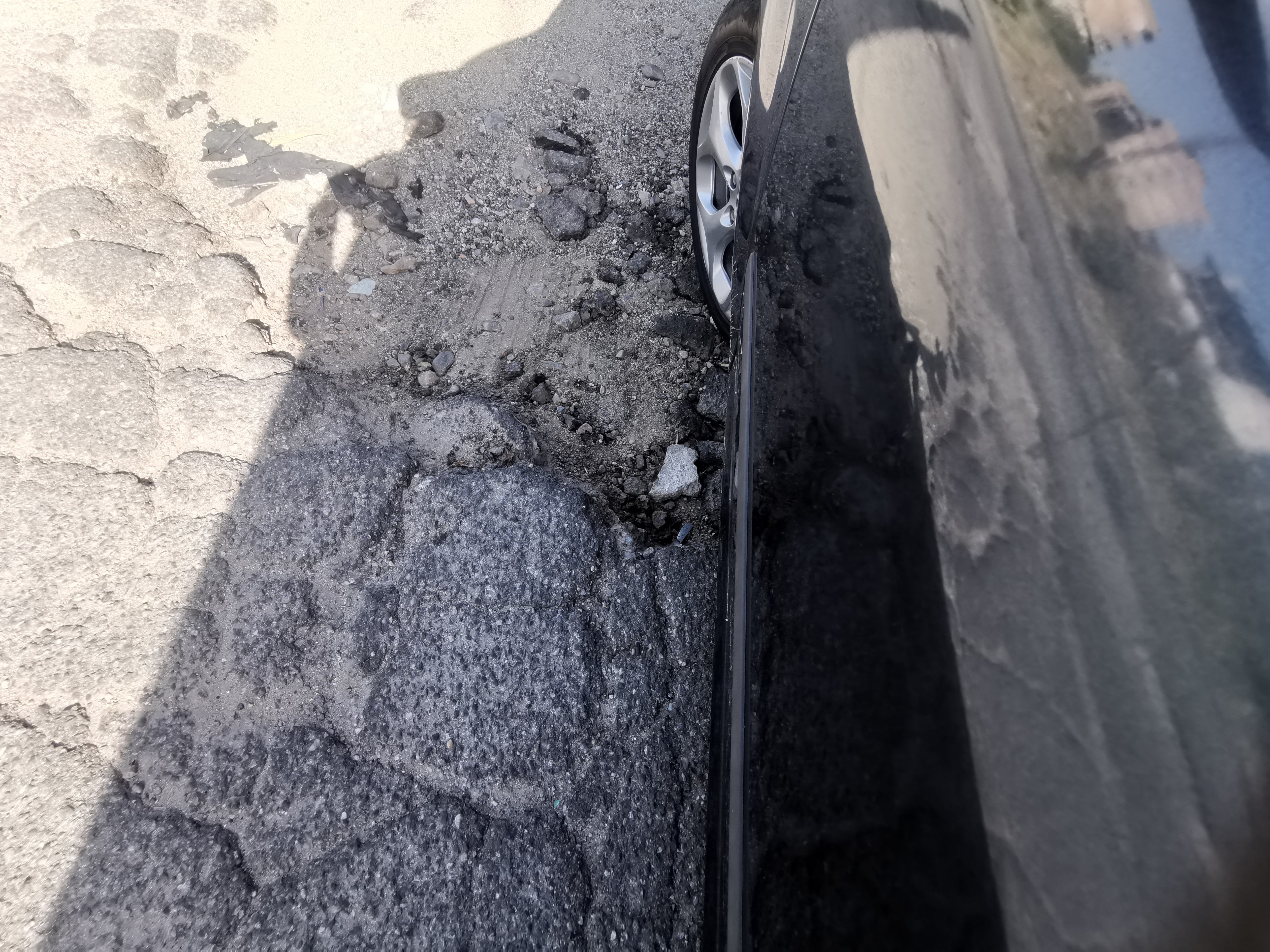 Reggio Calabria – La insidie della strada Laganadi-Aretina (FOTO)