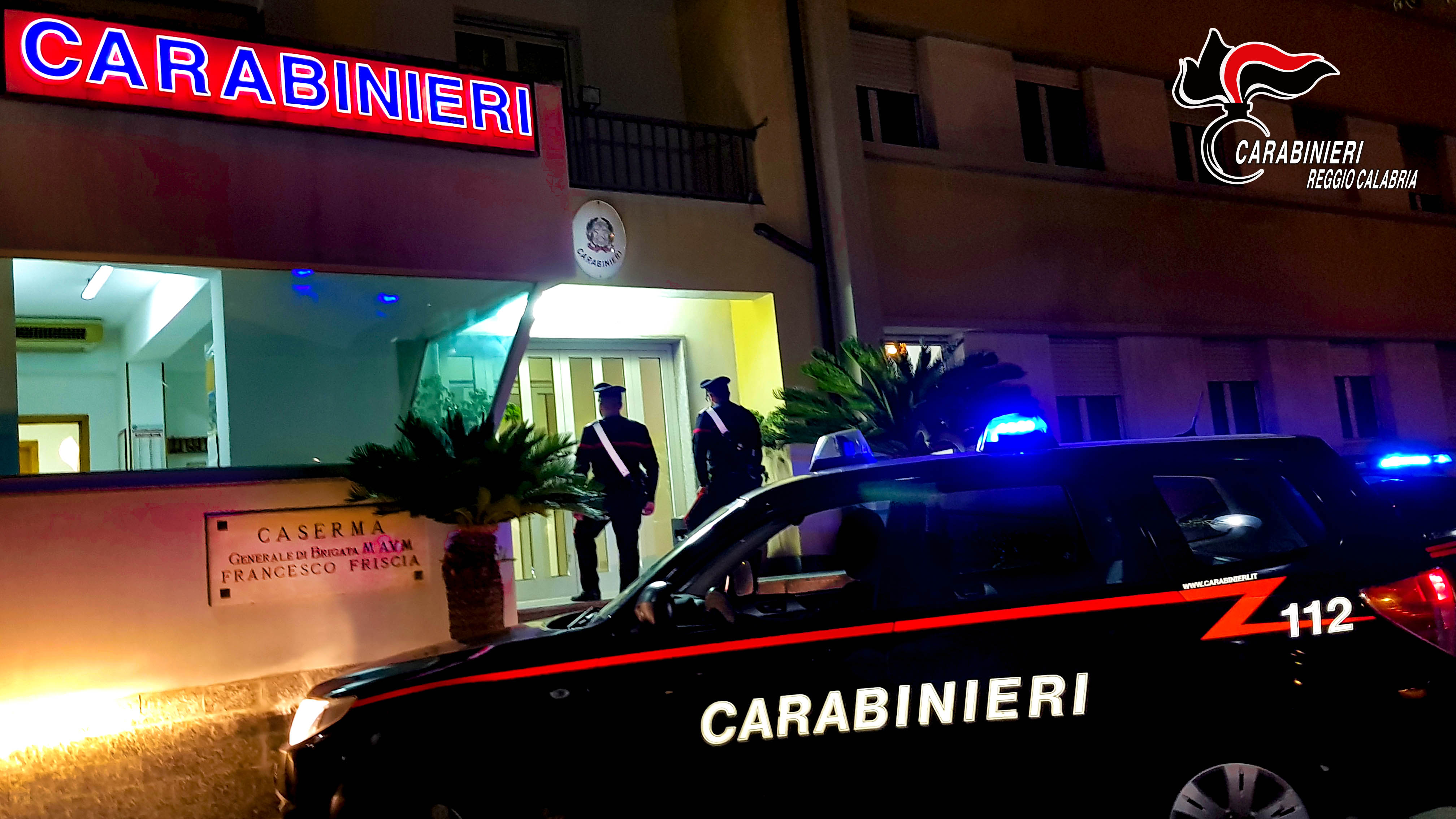 Armato di coltello aggredisce i Carabinieri: arrestato nel Reggino
