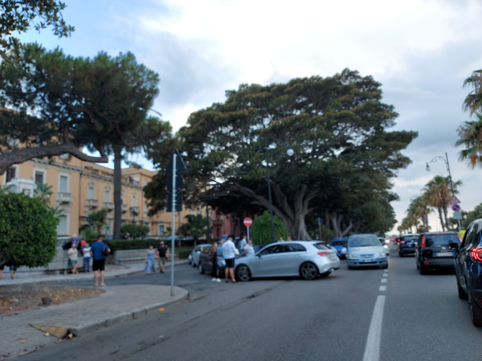 Reggio Calabria – Scontro tra due auto, qualche disagio alla circolazione in centro