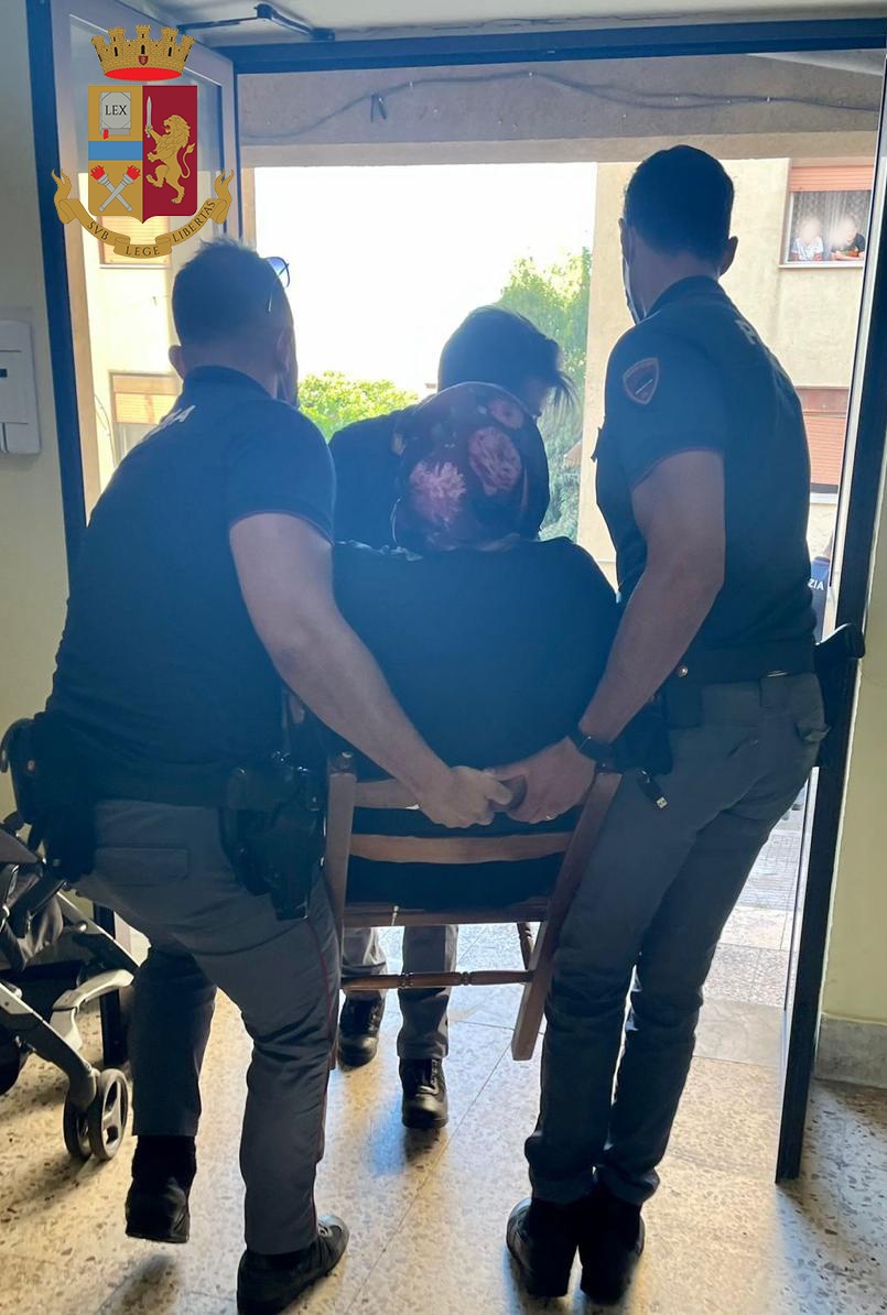Reggio Calabria - Salvata una coppia di anziani intrappolati in casa dalle fiamme - Vimarsana News