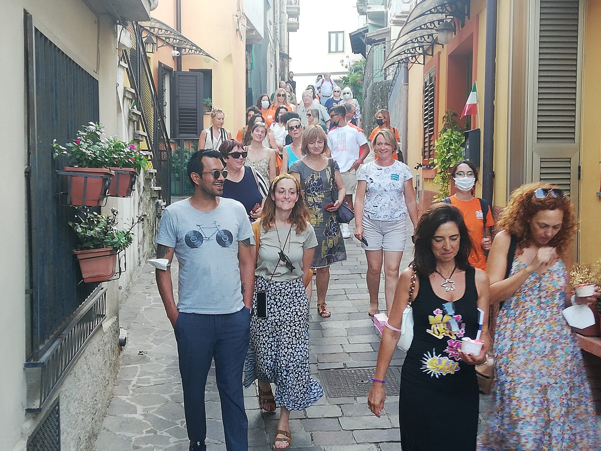 Chiaravalle accoglie turisti europei con musica e visite guidate