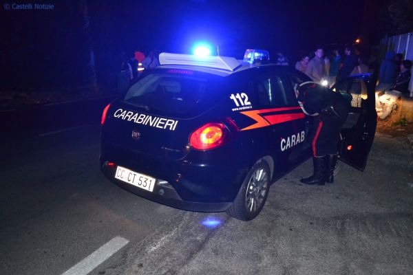 Insoddisfatto del servizio, sferra tre coltellate a cameriere, poi si costituisce