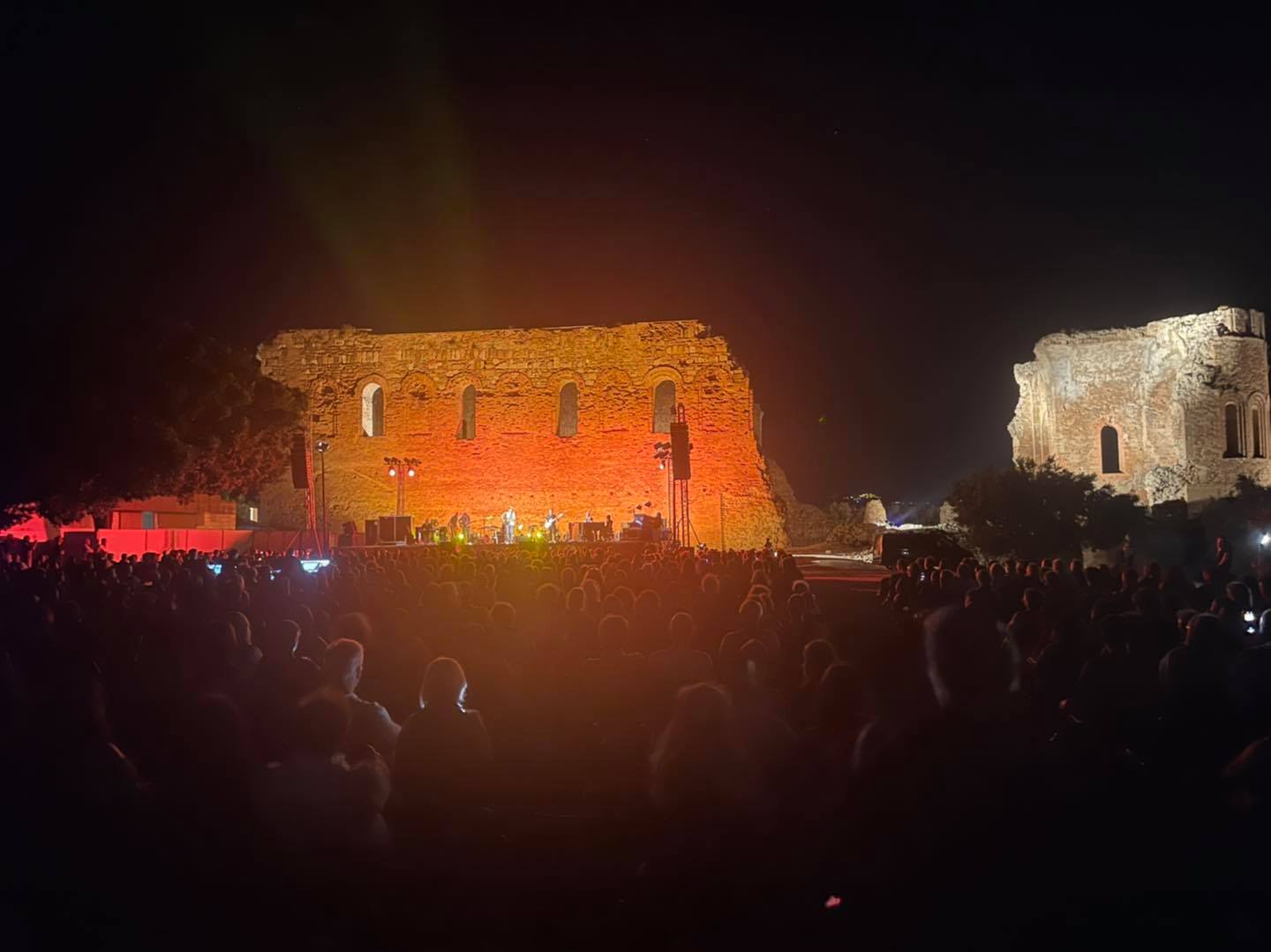 Esordio col botto per il Roccella Summer Festival giovedì sera con il concerto di Francesco De Gregori.  Ieri la magia si è ripetuta anche a Scolacium