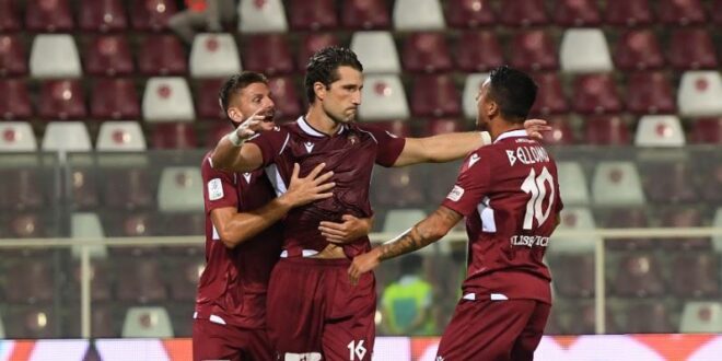 Reggina, notturne e turni infrasettimanali: il programma definitivo fino a dicembre