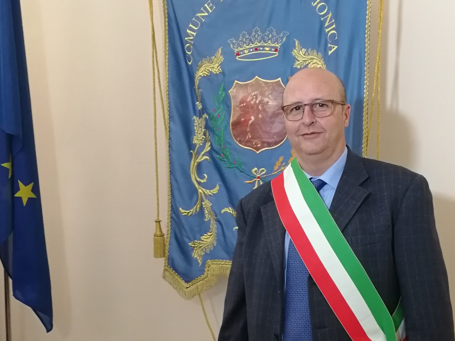 Migranti, sindaco Roccella: “Comune e volontari allo stremo, ma il ministero non ci aiuta”