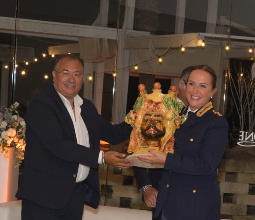Il Questore Bruno Megale e il Capo di Gabinetto Maria Grazia Milli  premiati nella quarta edizione del “Premio CapoSperone”