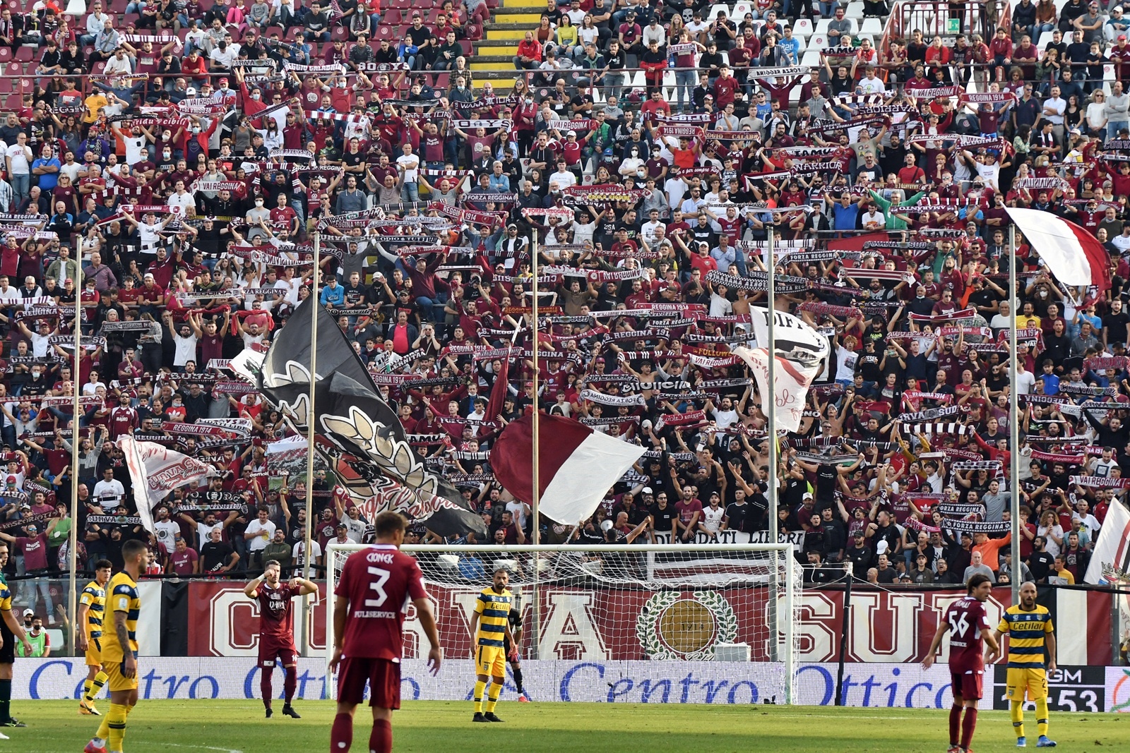 Reggina-Parma, spettacolo sugli spalti e degli amaranto in campo: la fotogallery