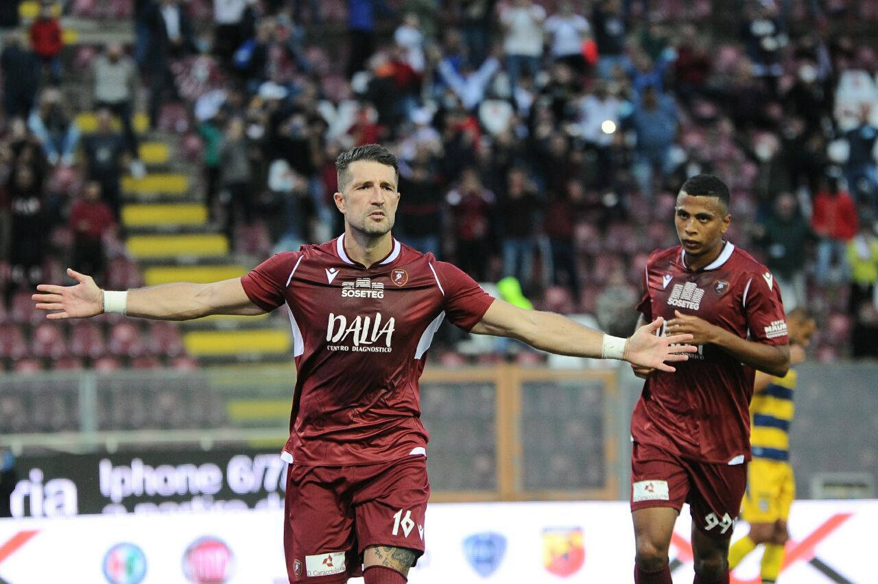 Reggina-Parma, spettacolo sugli spalti e degli amaranto in campo: la fotogallery