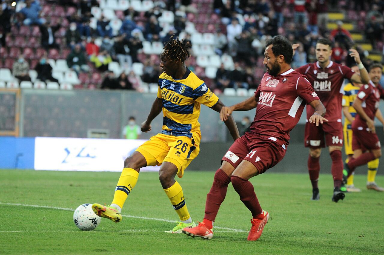 Reggina-Parma, spettacolo sugli spalti e degli amaranto in campo: la fotogallery