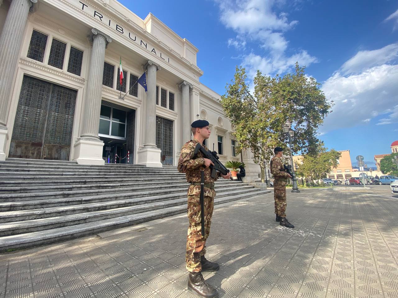 Reggio Calabria – Bimbo di 10 anni vaga smarrito in strada, lo aiutano i militari