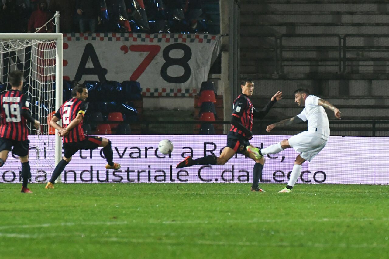 È Montalto l’uomo derby, la Reggina batte il Cosenza a domicilio