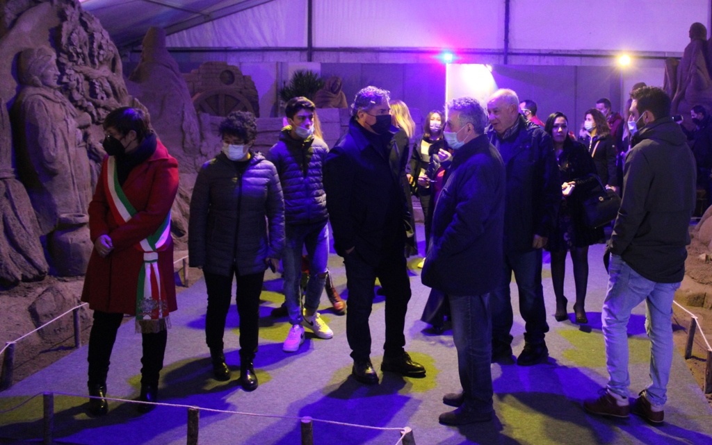 Presepe di Sabbia, battenti aperti: ieri l’inaugurazione a Borgia