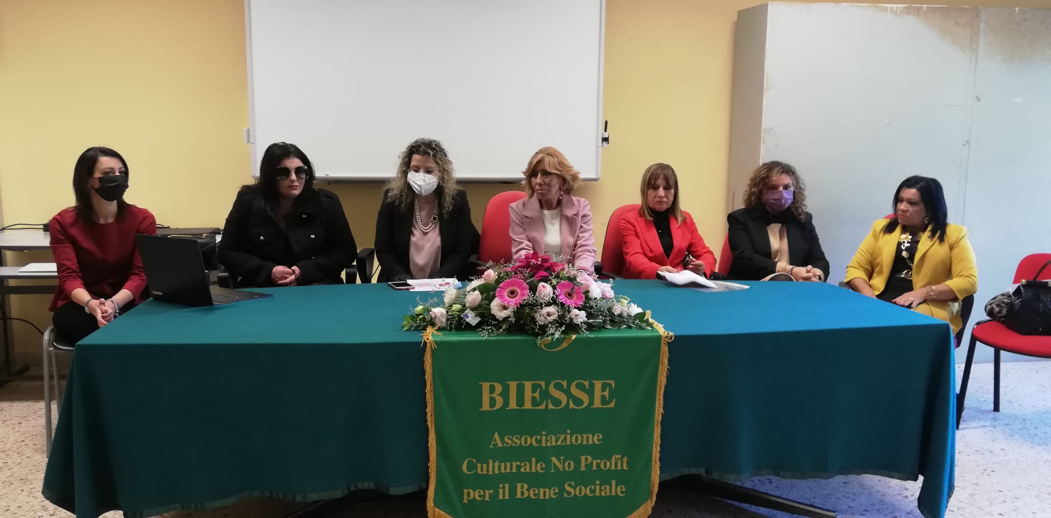 Violenza sulle donne, le assessore Calabrò e Palmenta fra i ragazzi di Catona per ascoltare i giovani ed educare ai buoni sentimenti