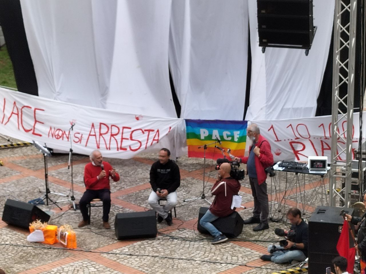 Oggi e domani la manifestazione “Abbracciamo Riace e Mimmo Lucano” (FOTO)