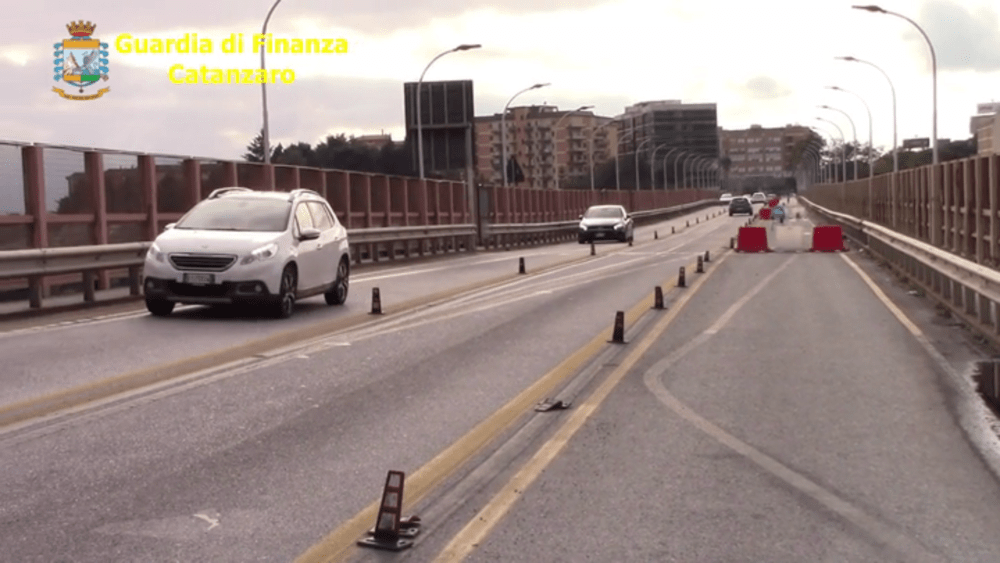 Materiale scadente e mani della ‘ndrangheta per ponte “Morandi” e strada “Due mari”: 6 misure cautelari