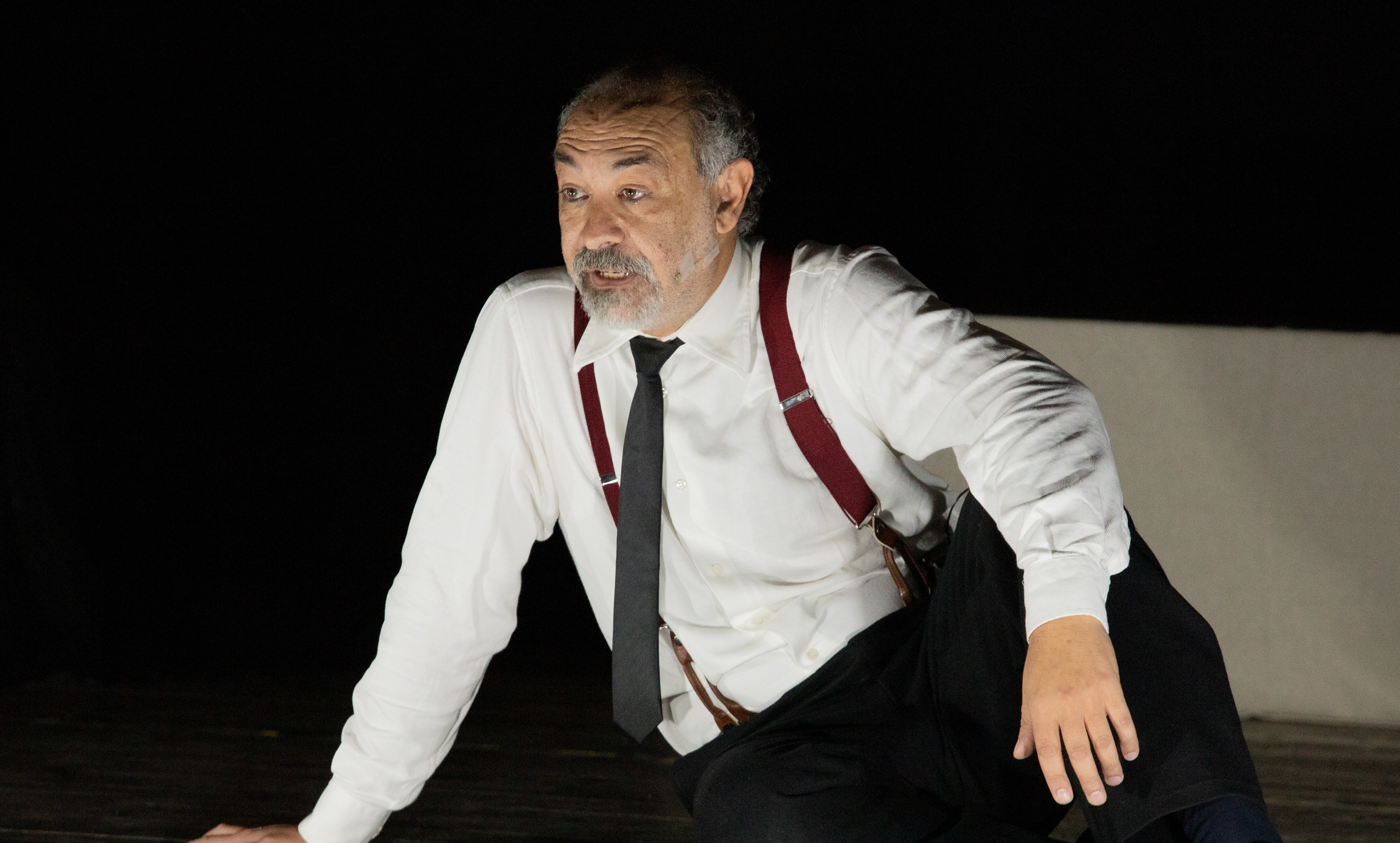 Reggio Calabria – Standing ovation per Sparacino, incanta ed emoziona con la storia di Novecento