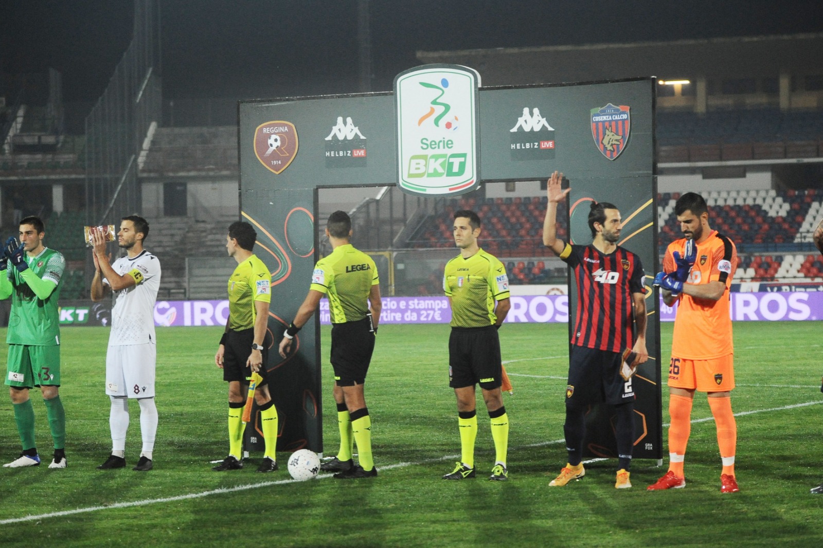 Cosenza-Reggina, la sequenza del gol e la corsa sotto il settore: le foto del match
