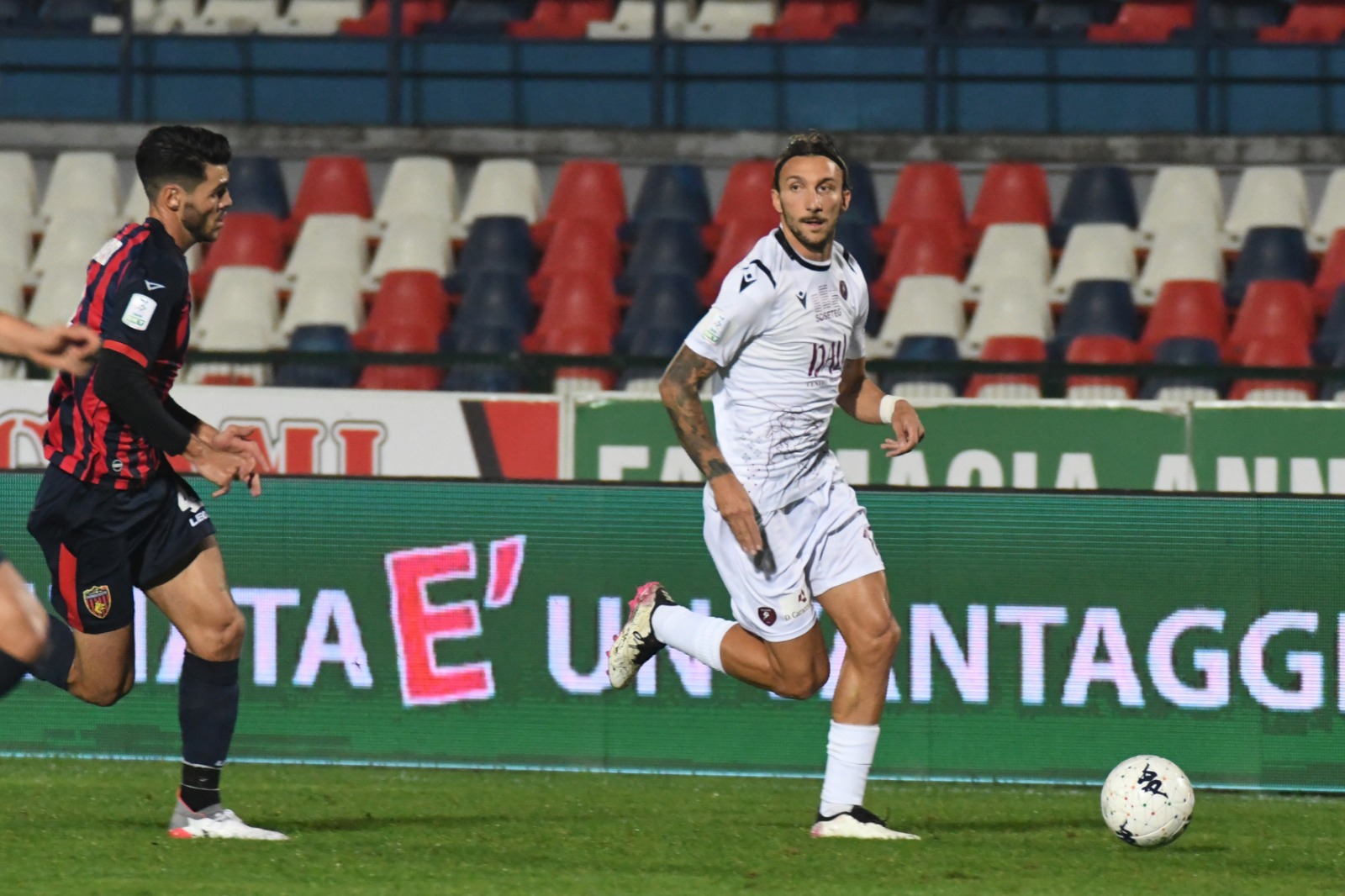 Cosenza-Reggina, la sequenza del gol e la corsa sotto il settore: le foto del match
