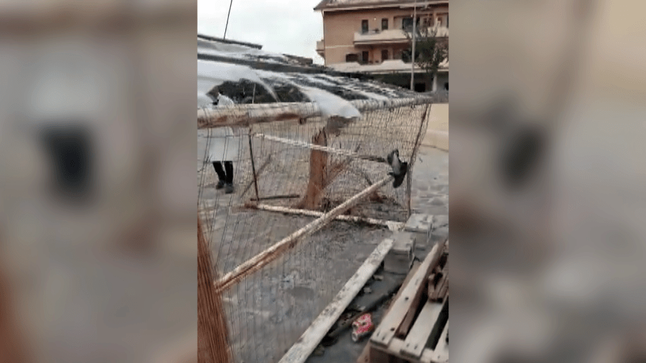 Siderno, bruciata la capanna del Presepe natalizio