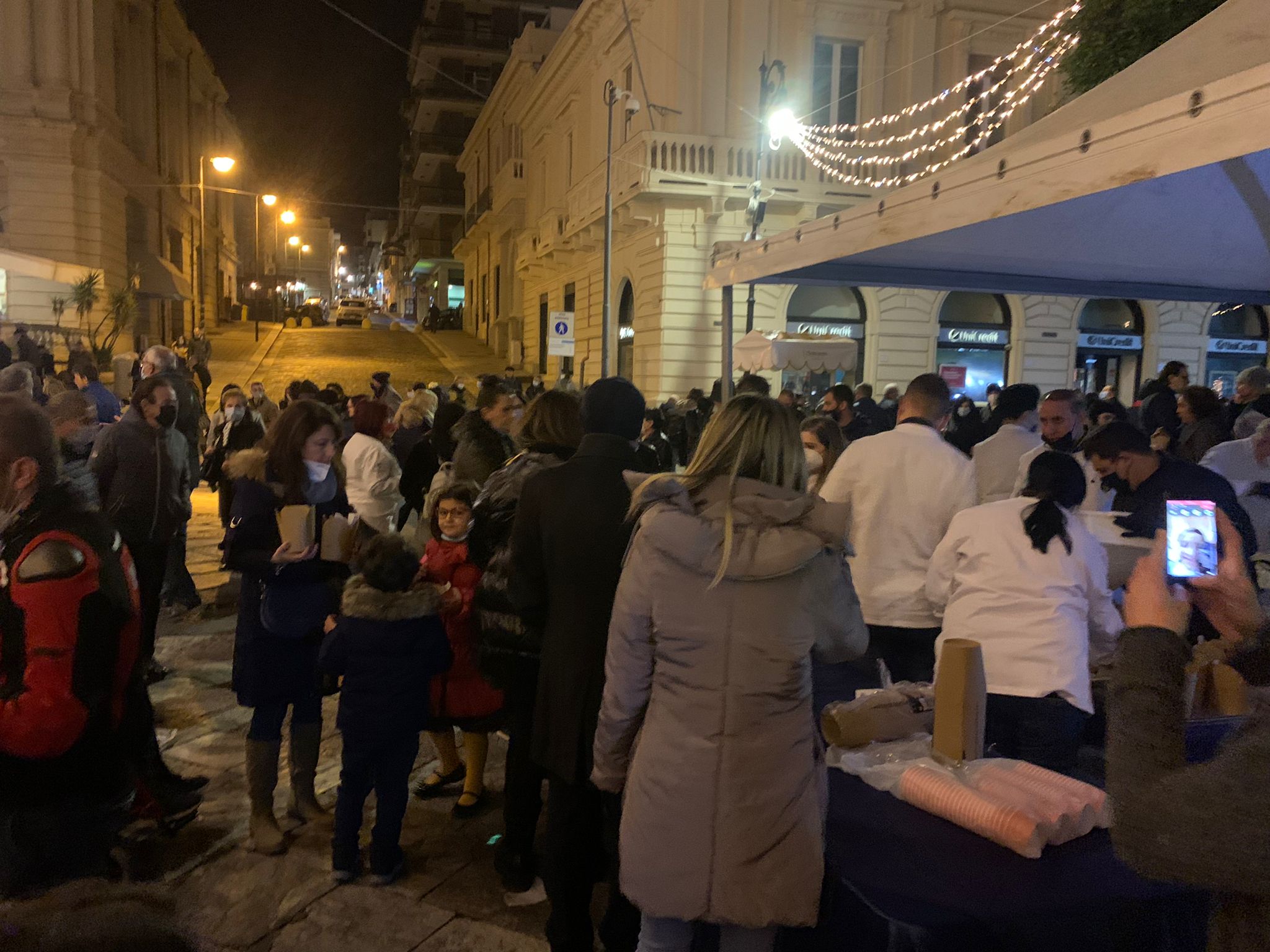 Reggio Calabria – Successo e partecipazione per la “crispellata” della solidarietà