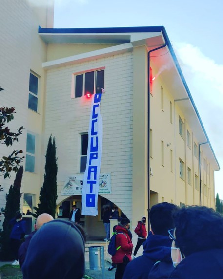 Scuola:occupato istituto a Cosenza,” non siamo carne da macello”