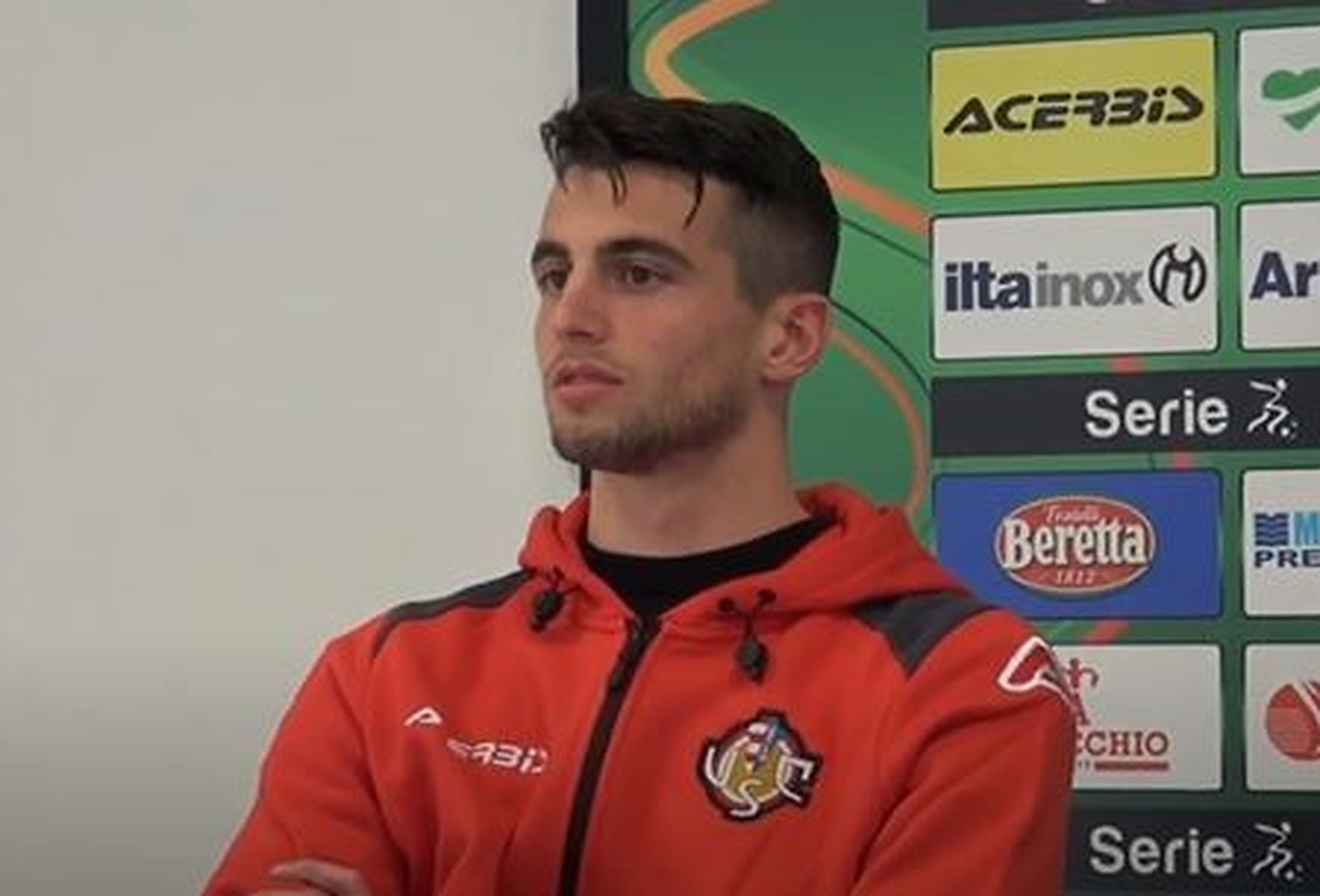 Giovane, mancino e forte fisicamente, il profilo che corrisponde al nuovo obiettivo della Reggina