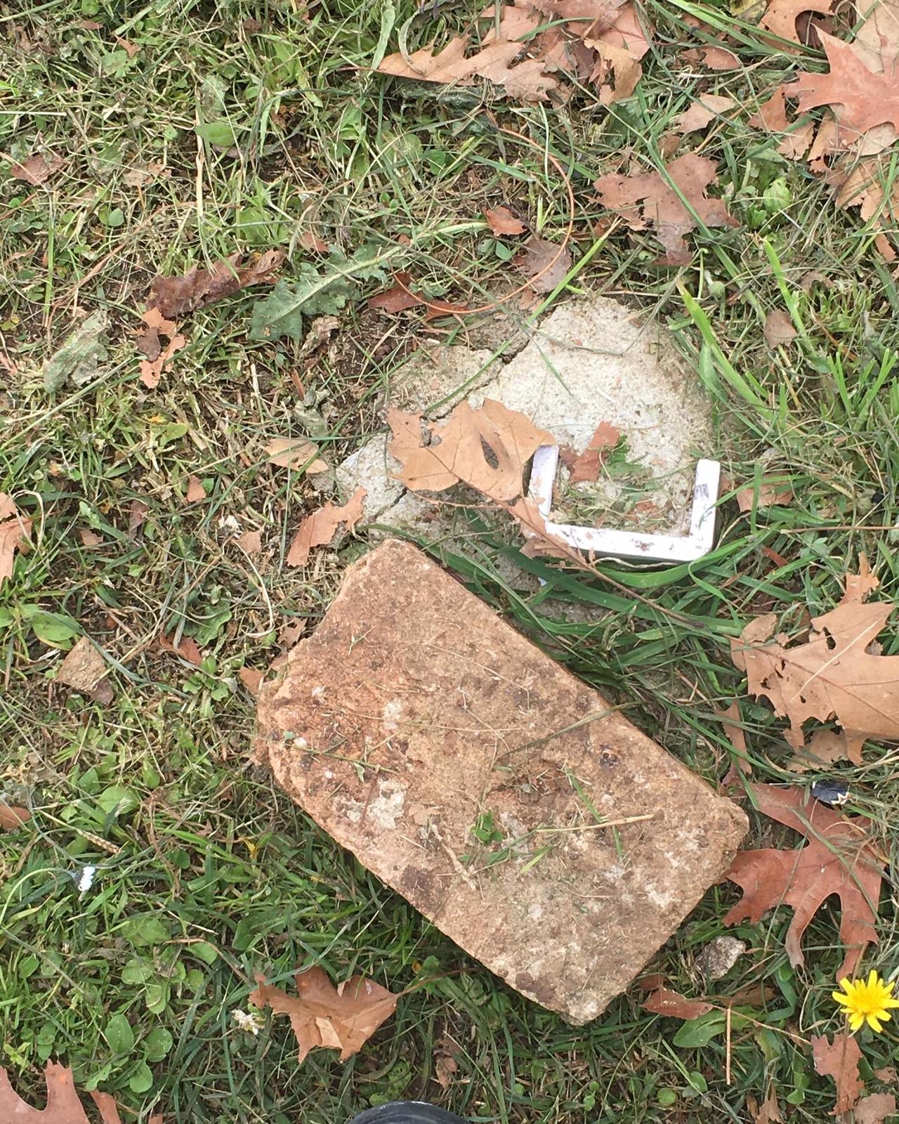 Danneggiato il “Giardino della Memoria” delle vittime del Covid a S.Onofrio