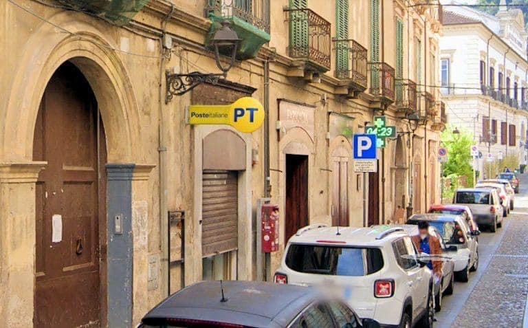 Cosenza – Il Sindaco Franz Caruso sull’Ufficio Postale del Centro storico: “Non è pensabile che resti chiuso. Stiamo cercando nuovi locali”