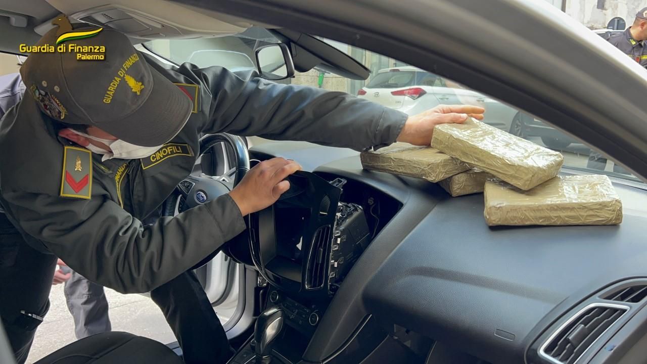 Arrestato in Sicilia corriere della droga calabrese. Trasportava oltre 4kg di cocaina