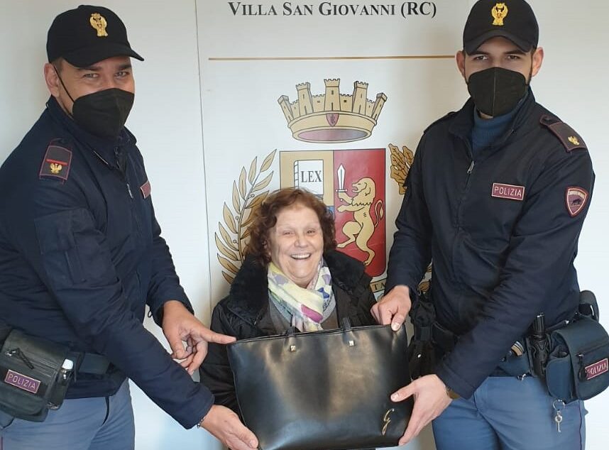 Villa San Giovanni, scippo in pieno centro. Agenti trovano e restituiscono borsa