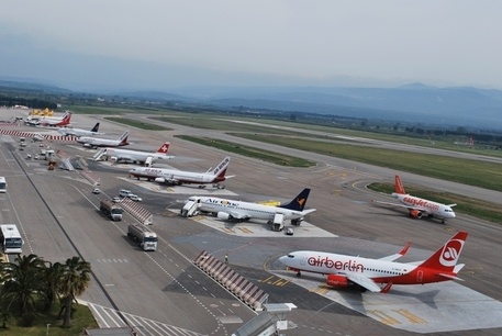Aeroporti, il Tar annulla aggiudicazione gara di Sacal: accolto ricorso su servizio controllo passeggeri e bagagli