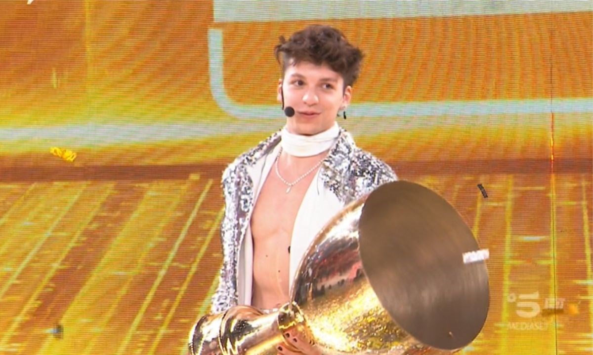 Amici, trionfa il calabrese Luigi Strangis