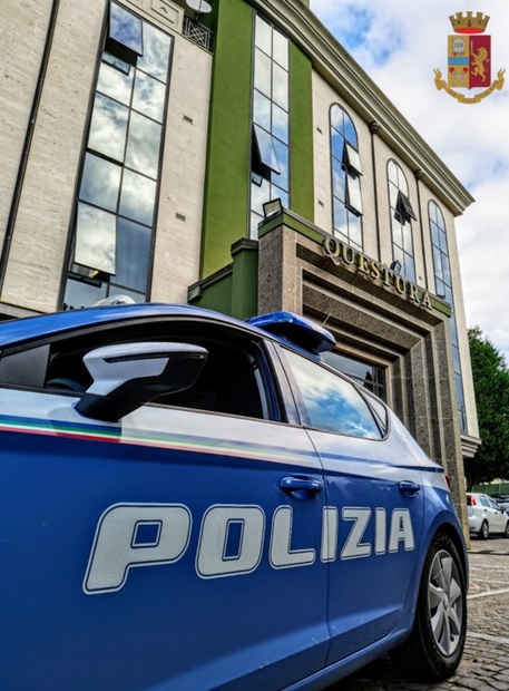 Scaricava materiale pirotecnico ma aveva divieto, arrestato