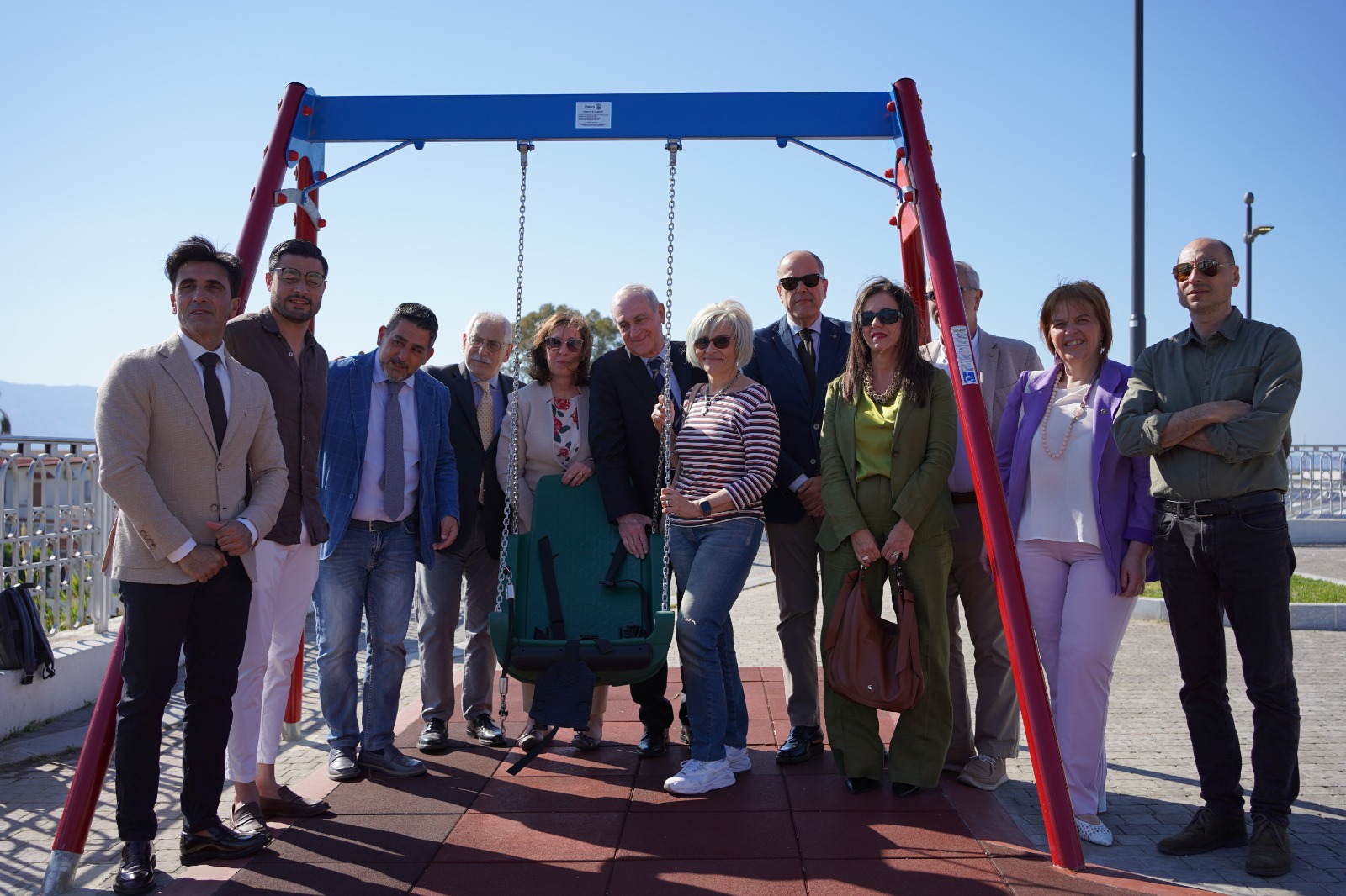 Reggio Calabria città inclusiva: al Waterfront e al Castello tre nuove giostre per bambini con disabilità
