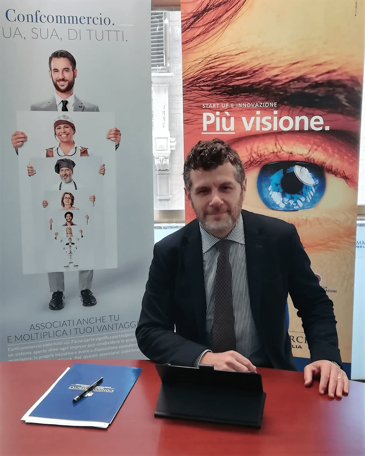 Confcommercio Reggio, successo di adesioni al contest “Vetrine in giallo”