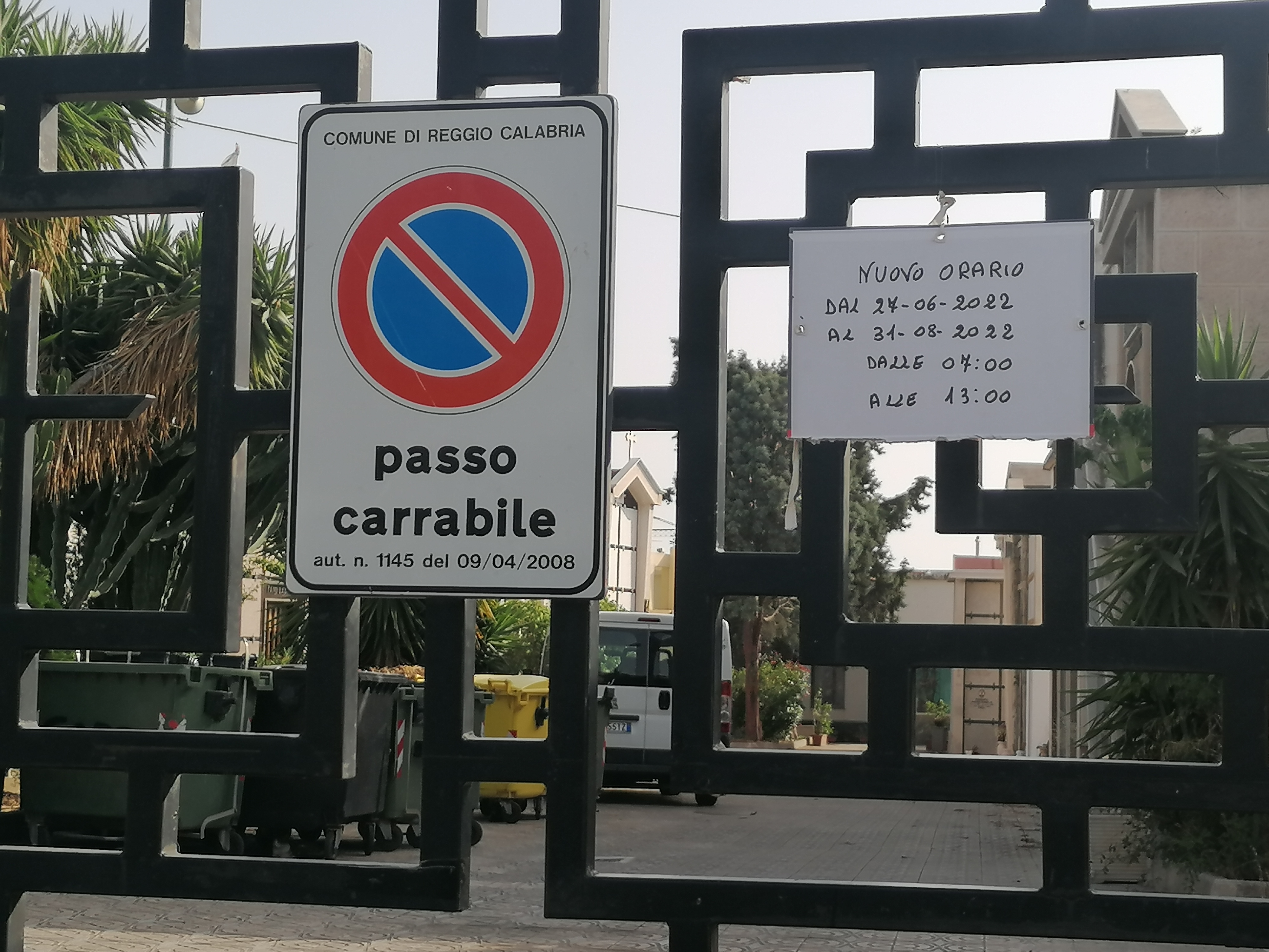 Reggio Calabria – Chiusura pomeridiana dei cimiteri. I cittadini: “Bastava comunicarlo”