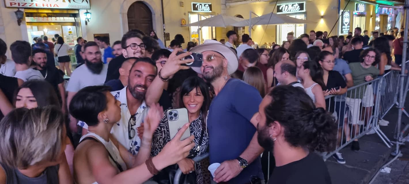 Joe Bastianich e la Terza Classe infiammano “Lamezia in Festa”