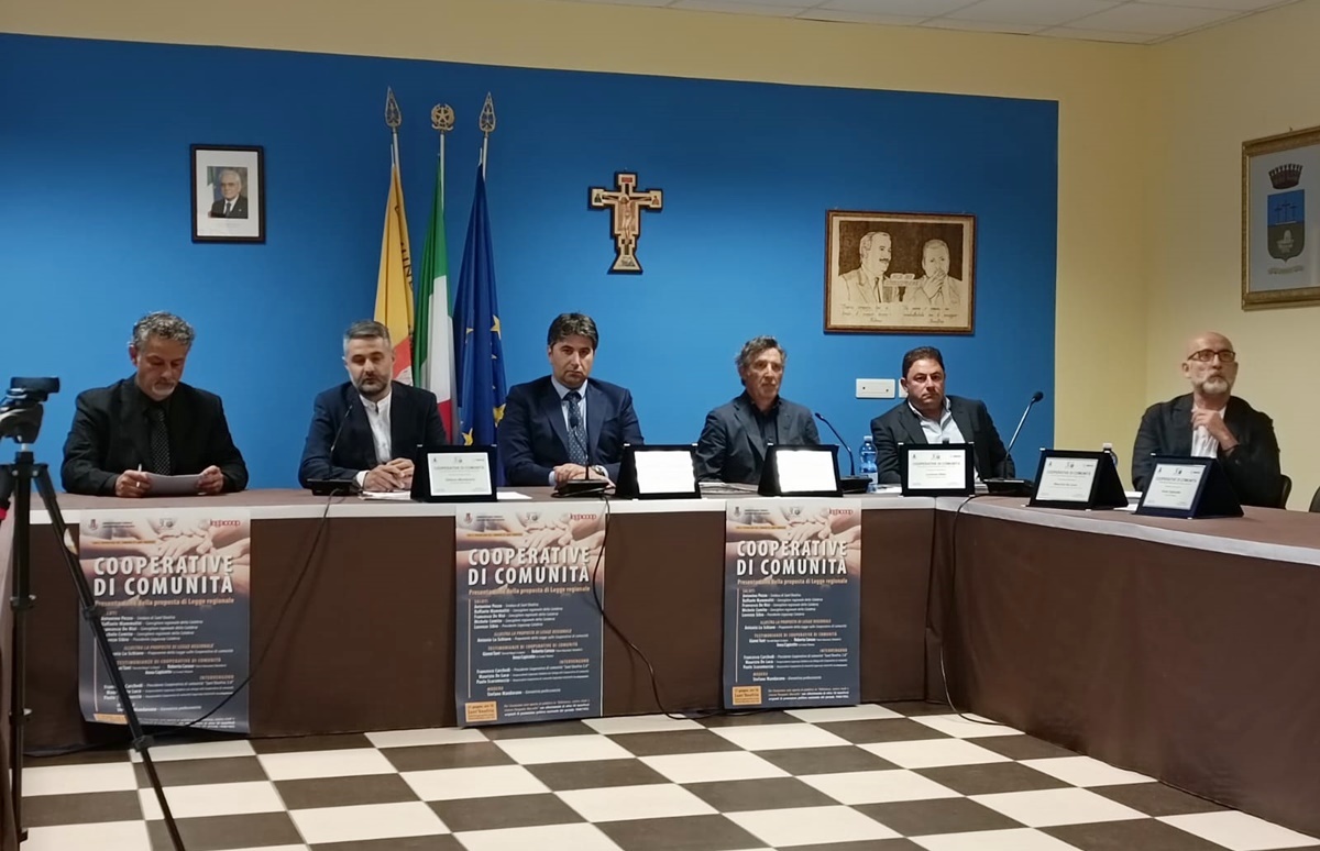Vibo Valentia – Cooperative di comunità, proposta di legge del consigliere regionale Lo Schiavo esposta a Sant’Onofrio insieme a Legacoop