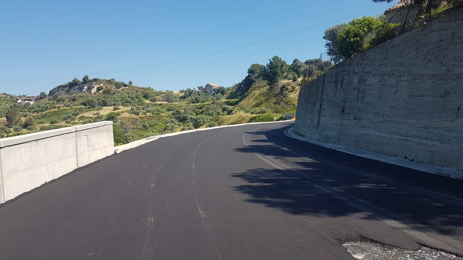 Ultimati i lavori sulla Sp1 Locri – Gerace: si attende fornitura guard rail per la riconsegna della strada