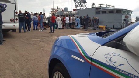 Sbarco nel crotonese, fermati due presunti scafisti