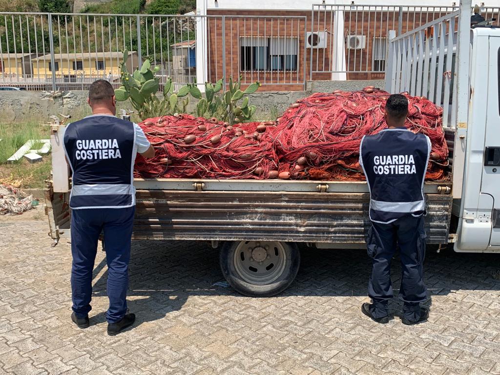 Vibo Valentia – San Lucido, la Guardia Costiera sequestra attrezzi da pesca illegali