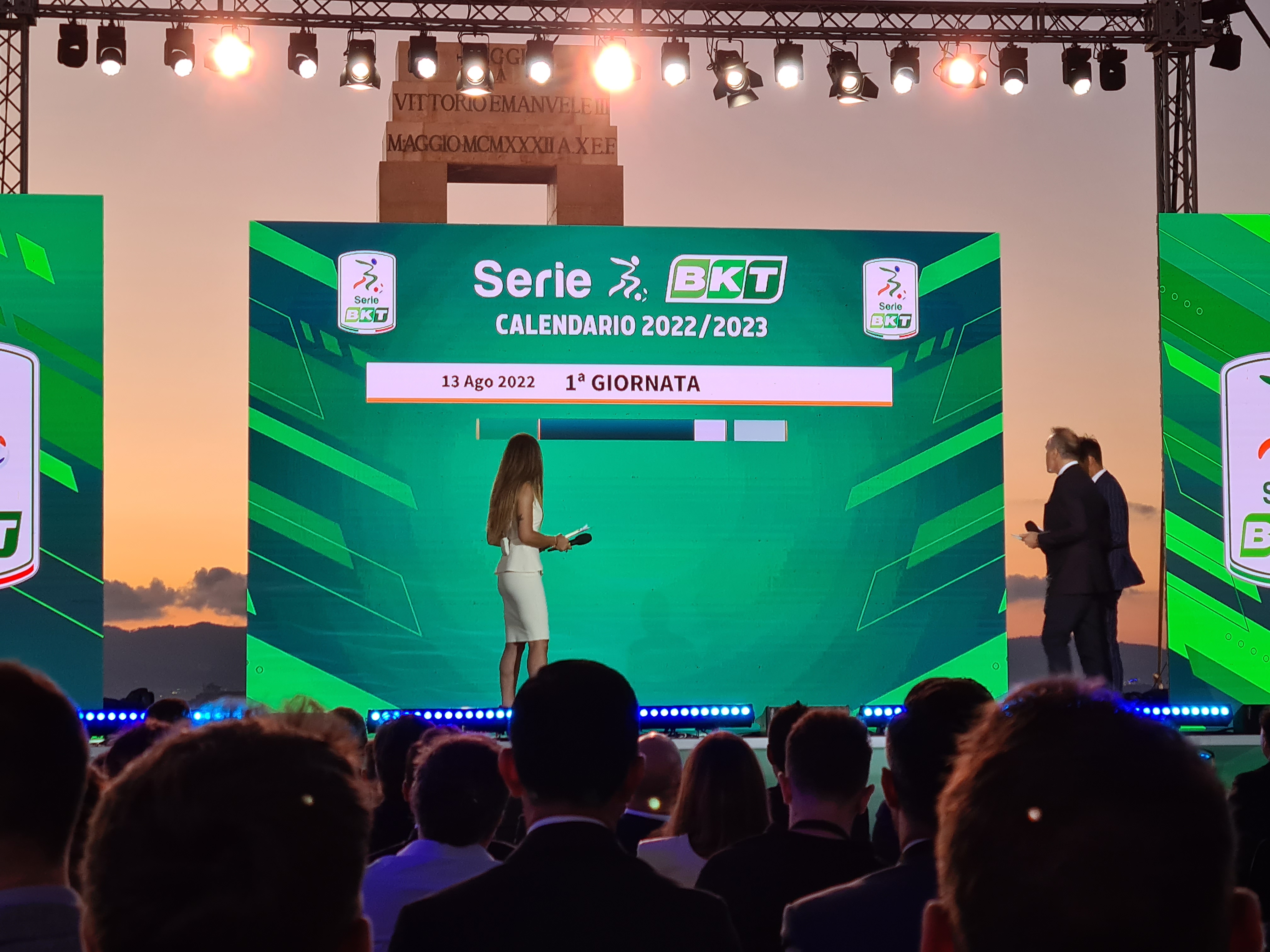 Reggina, ecco i calendari: si inizia fuori casa