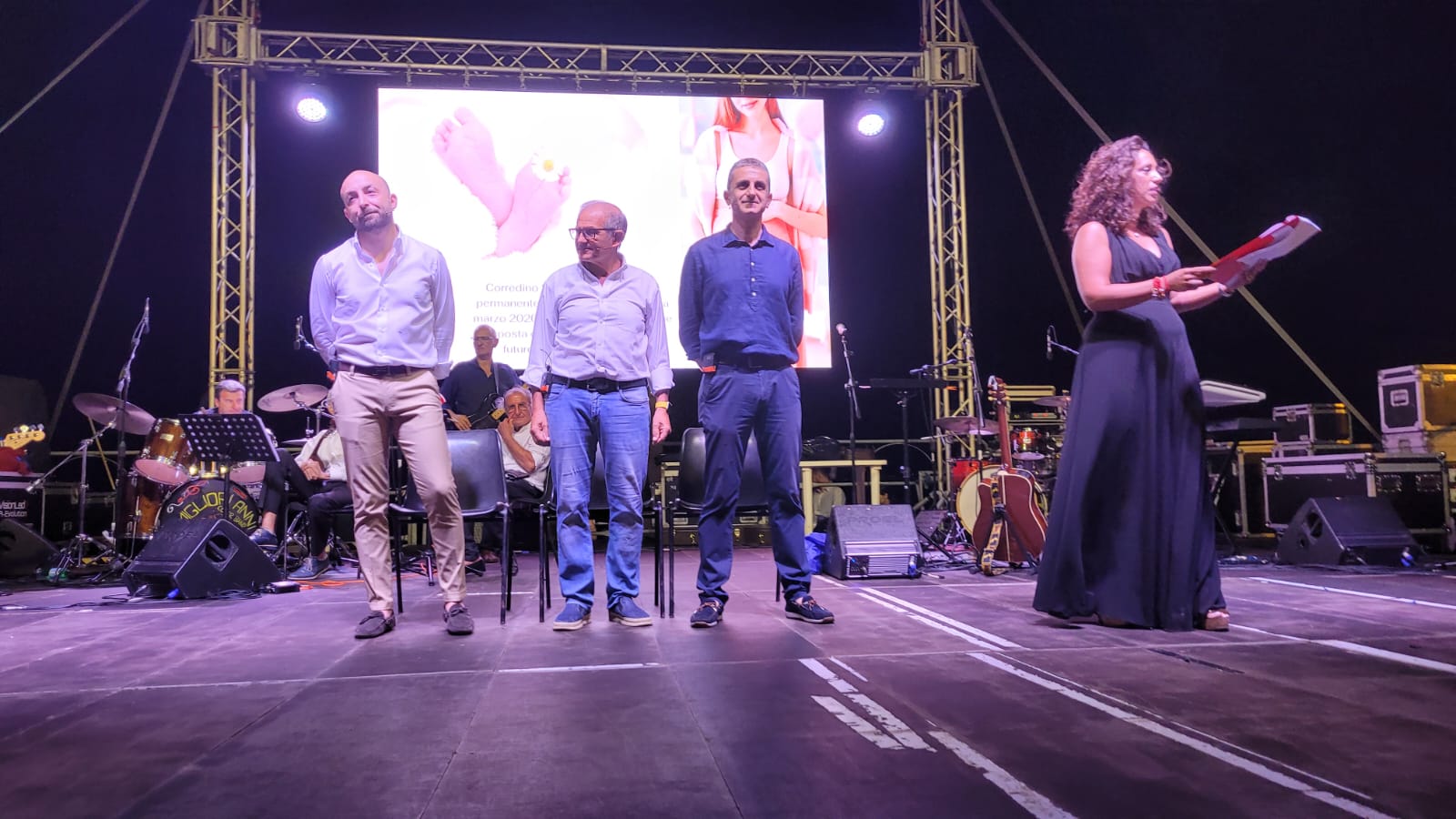 Reggio Calabria – Sul lungomare grande partecipazione allo spettacolo di beneficenza a favore delle famiglie ucraine