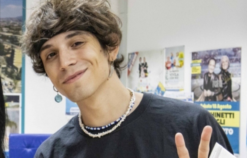 Reggio Calabria – La dolcezza di Alex, finalista di “Amici”, strega ragazzine e mamme